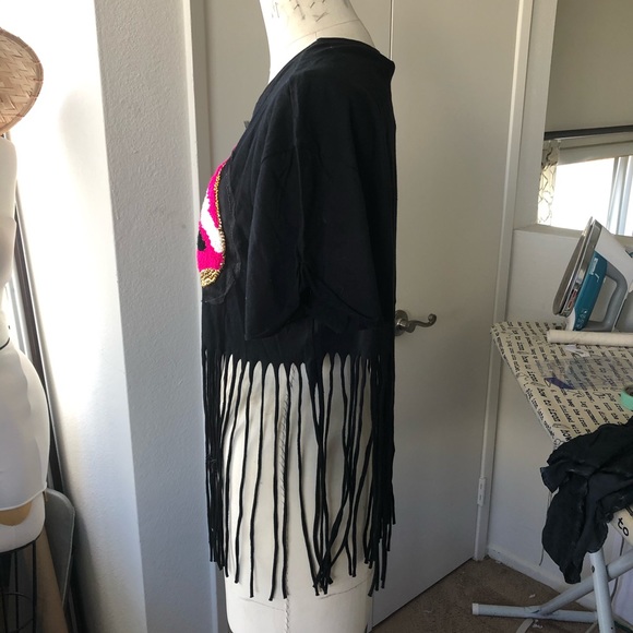 Appliqué cropped T-shirt with fringe - Picture 3 of 4